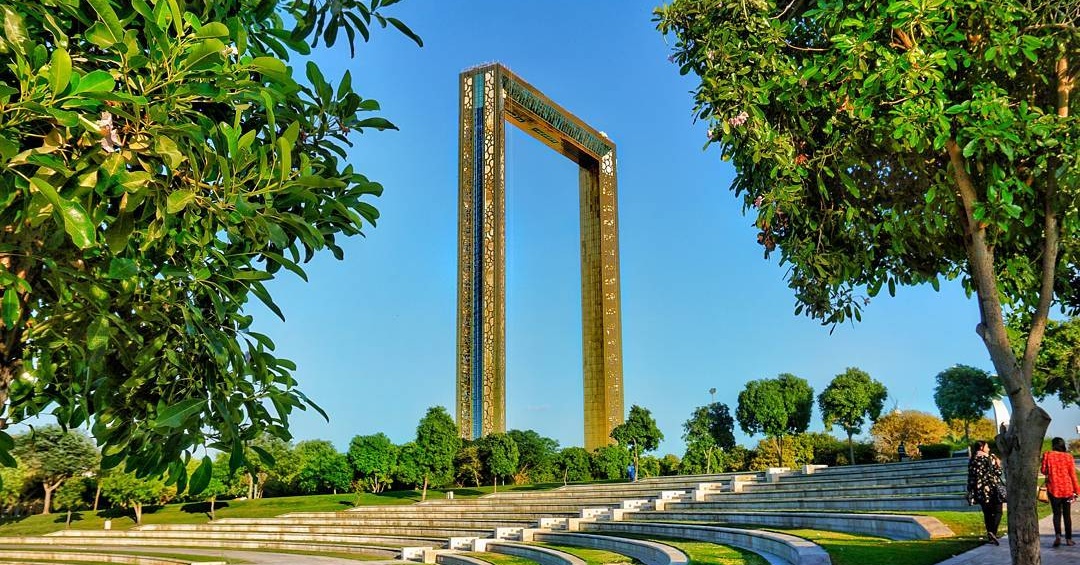 Dubai frame. Парк Zabeel в Дубай. Рамка Дубаи и парк забиль. Дубайская арка парк. Арка в Дубае и парк забиль.